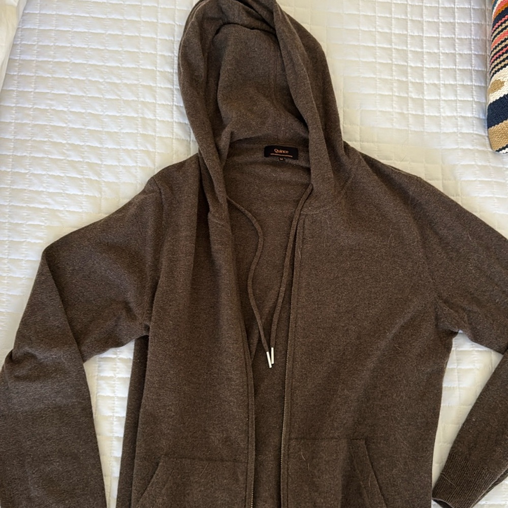 NWOT Quince Mongolian cashmere zip up hoodie. Size M